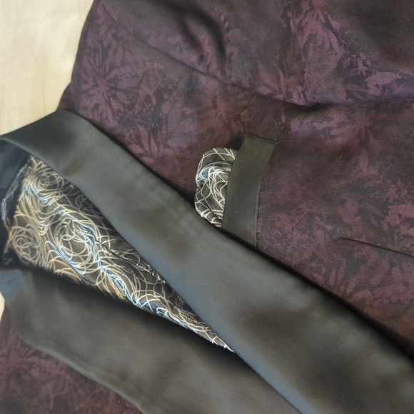 9Tailors bash print tuxedo in Maroon and Black - Picture 9 of 13